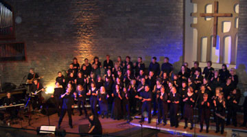 Wilt u een geluidsset huren in bijvoorbeeld Veenendaal, Utrecht, Amsterdam, Amersfoort of een andere regio. Voor een presentatie, seminar, concert, congress, bedrijfscursus, een feestgelegenheid of sportevenement ? Van luidsprekers en microfoons tot versterkers en mixers – Van Schoonhoven International levert alles wat met geluid te maken heeft. Hieronder vindt u een kort overzicht van de apparatuur en oplossingen op het gebied van geluid waarvoor u bij Van Schoonhoven International terecht kunt. Luidsprekers Luidsprekersets Microfoons en Draadloos systemen Versterkers Mengtafels Randapparatuur Audio accessoires Bekabeling Opnameapparatuur DJ Apparatuur Presentatie Beamers Voorzieningen voor slechthorenden Optimaal resultaat. De grootte van de zaal en het publiek, de akoestiek van de ruimte, de bron van het geluid dat versterkt moet worden (is het gesproken woord of bijvoorbeeld muziek) er zijn vele factoren die een rol spelen bij de keuze van de apparatuur. Onze adviseurs kunnen u uitgebreid informeren over de apparatuur die in uw situatie het meest optimale resultaat geeft. Specialist in spraakverstaanbaarheid. Van Schoonhoven International is gespecialiseerd in het creëren van een hoge spraakverstaanbaarheid met onze professionele audio systemen. Voor meer informatie en reserveringen kunt u contact opnemen met, Van Schoonhoven International® | 📞 06-42240935 | ✉ info@vanschoonhovenveenendaal.nl