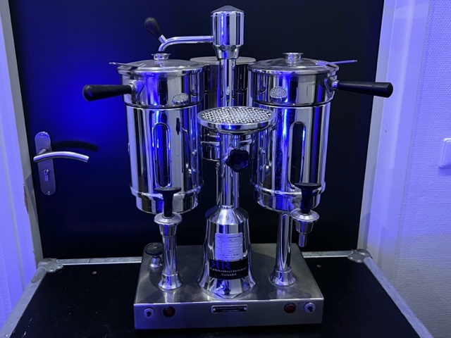 Bravilor B2 verhuur, de Bravilor Bonamat B2 is de eerste officiële Bravilor Bonamat koffiemachine.