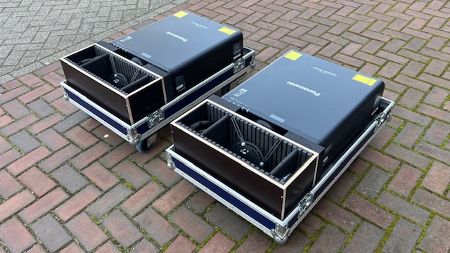 Panasonic PT-RW930 verhuur, Beamer met 10.000 ANSI LUMEN verhuur